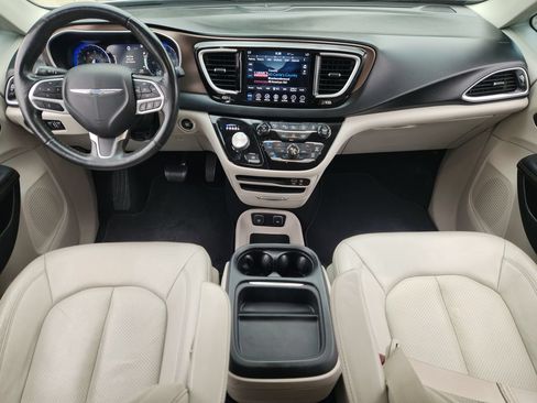 Used 2019 Chrysler Pacifica Touring-L w/ Advanced Safetytec Group FWD image 20