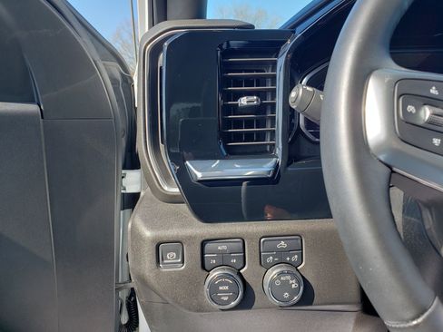 Used 2024 Chevrolet Silverado 1500 LT image 12