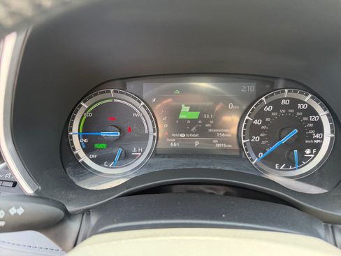 Used 2020 Toyota Highlander XLE AWD/4WD image 10