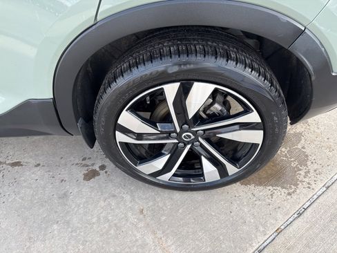 Certified 2025 Volvo XC40 B5 Ultra w/ Protection Package Premier image 14