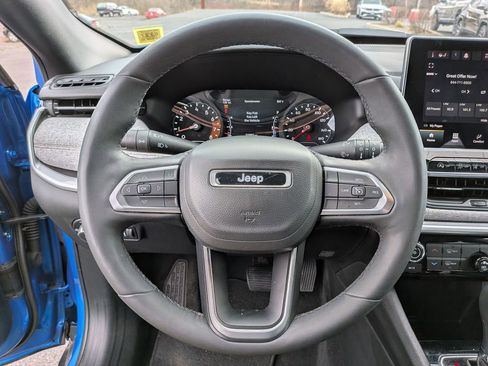 Used 2024 Jeep Compass Latitude w/ Sun and Sound Group image 18