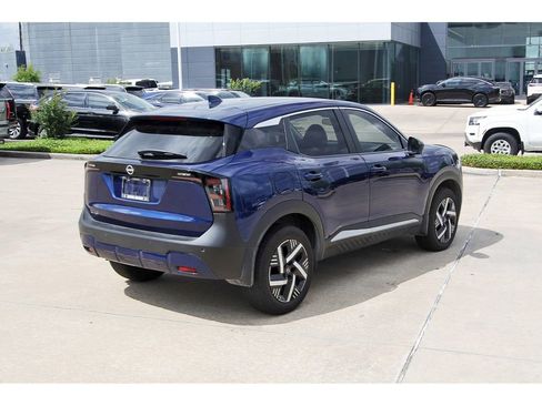 Used 2025 Nissan Kicks SV w/ Charging Package image 6