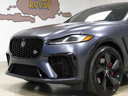 Used 2024 Jaguar F-PACE SVR image 16