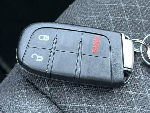 Used 2021 Jeep Grand Cherokee Laredo image 29