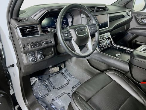 Used 2023 GMC Yukon Denali AWD/4WD image 9
