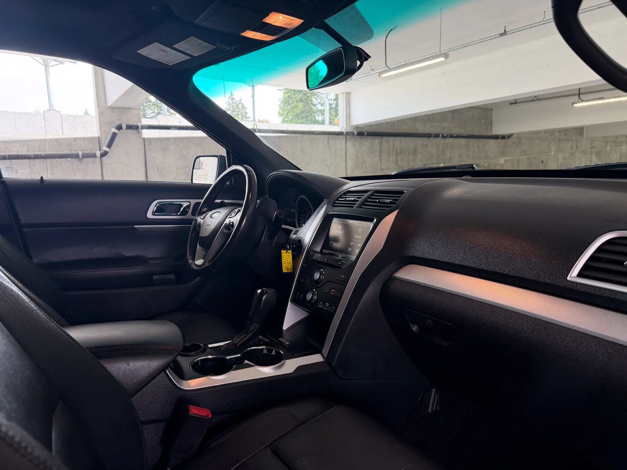 Used 2015 Ford Explorer XLT w/ Equipment Group 202B FWD image 26