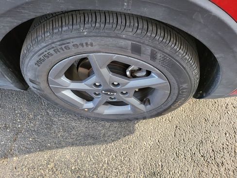 Used 2025 Kia K4 LXS image 7