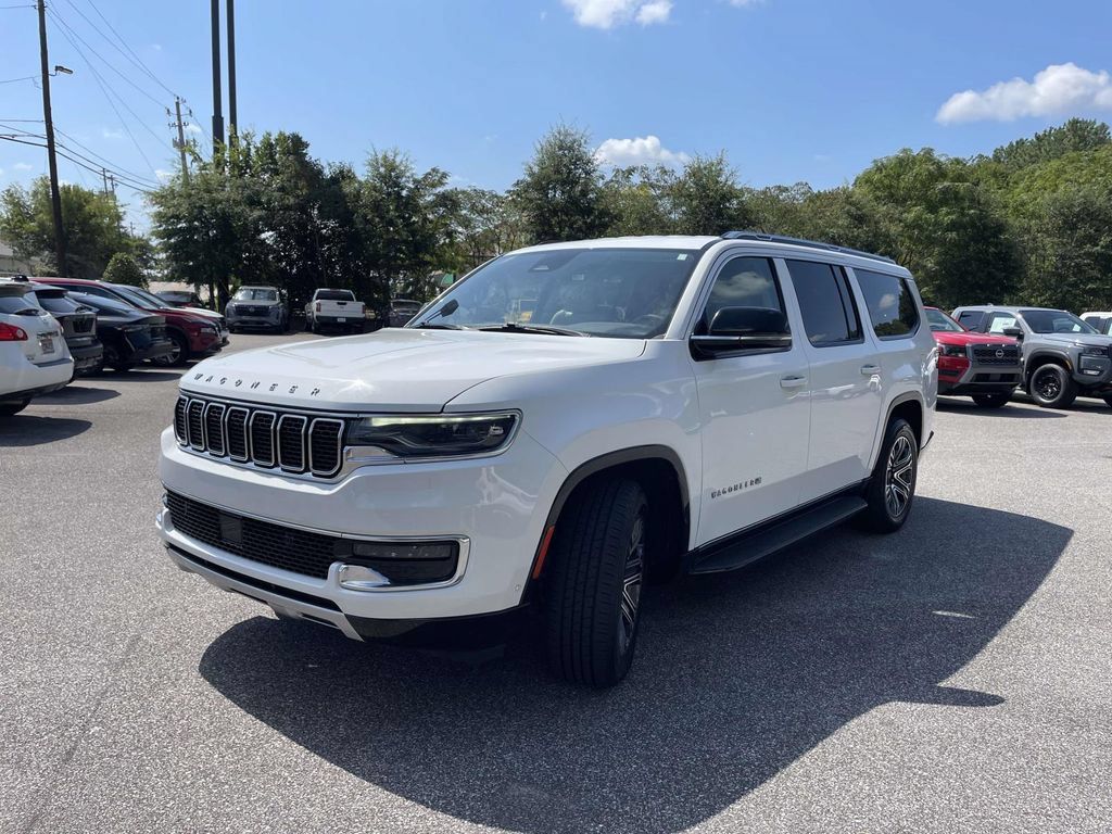 Used 2024 Jeep Wagoneer L Series II w/ Flexible Seating Group AWD/4WD image 7