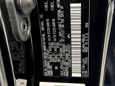 Used 2023 Toyota Sienna Limited image 58