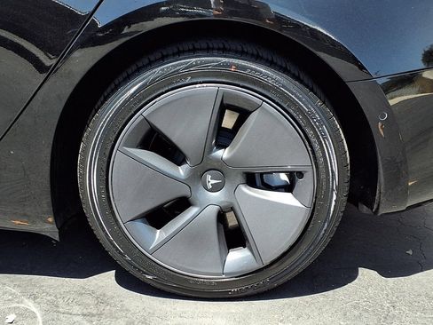 Used 2021 Tesla Model 3 Standard Range Plus RWD image 5