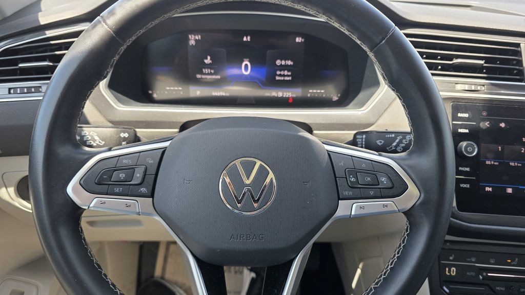 Used 2024 Volkswagen Tiguan SE FWD image 19