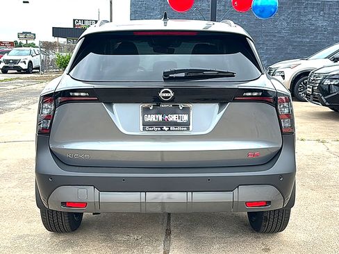 New 2026 Nissan Kicks SR w/ SR Premium Package FWD image 7