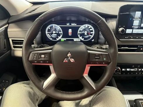 Used 2025 Mitsubishi Outlander SEL image 35