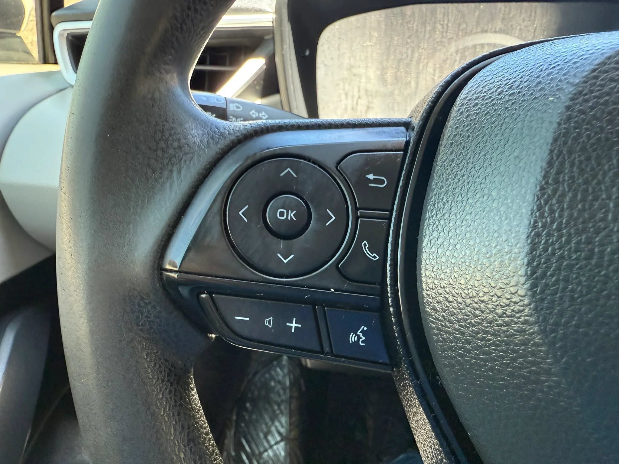 Used 2021 Toyota Corolla LE w/ Carpet Mat Package (TMS) FWD image 22