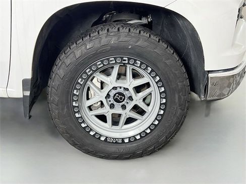 Used 2025 Chevrolet Silverado 1500 LT image 36