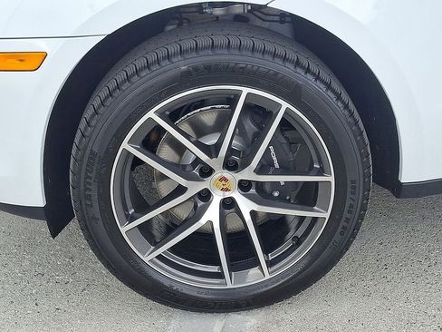 Used 2025 Porsche Macan image 10