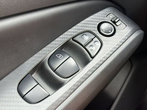 Used 2025 Nissan Altima 2.5 SV FWD image 30
