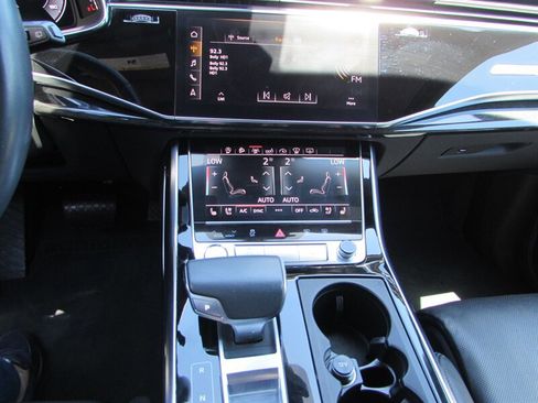 Used 2019 Audi Q8 Prestige AWD/4WD image 21