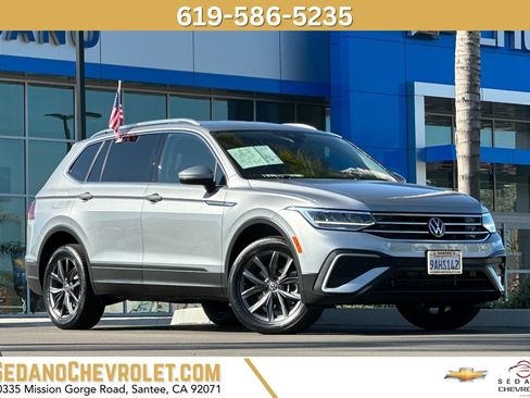 Used 2022 Volkswagen Tiguan SE image 1