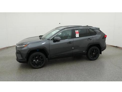 Used 2024 Toyota RAV4 SE AWD/4WD image 3
