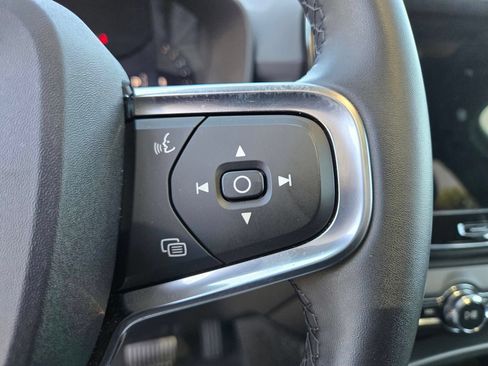 Certified 2025 Volvo XC40 B5 Core AWD/4WD image 27