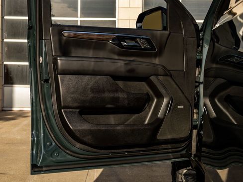 Used 2025 Chevrolet Tahoe Z71 w/ Comfort Package image 36