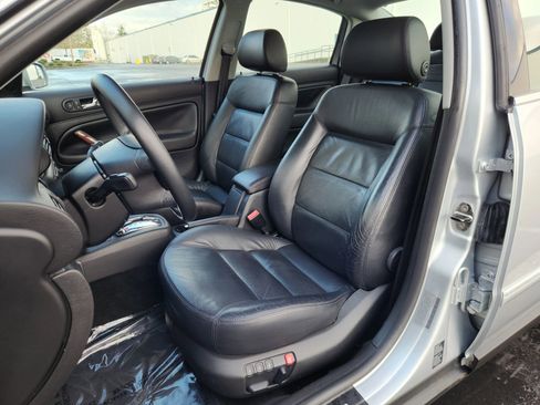 Used 2003 Volkswagen Passat GLX image 8