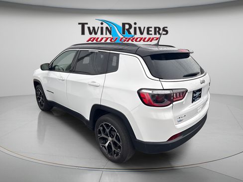 Used 2024 Jeep Compass Limited AWD/4WD image 2