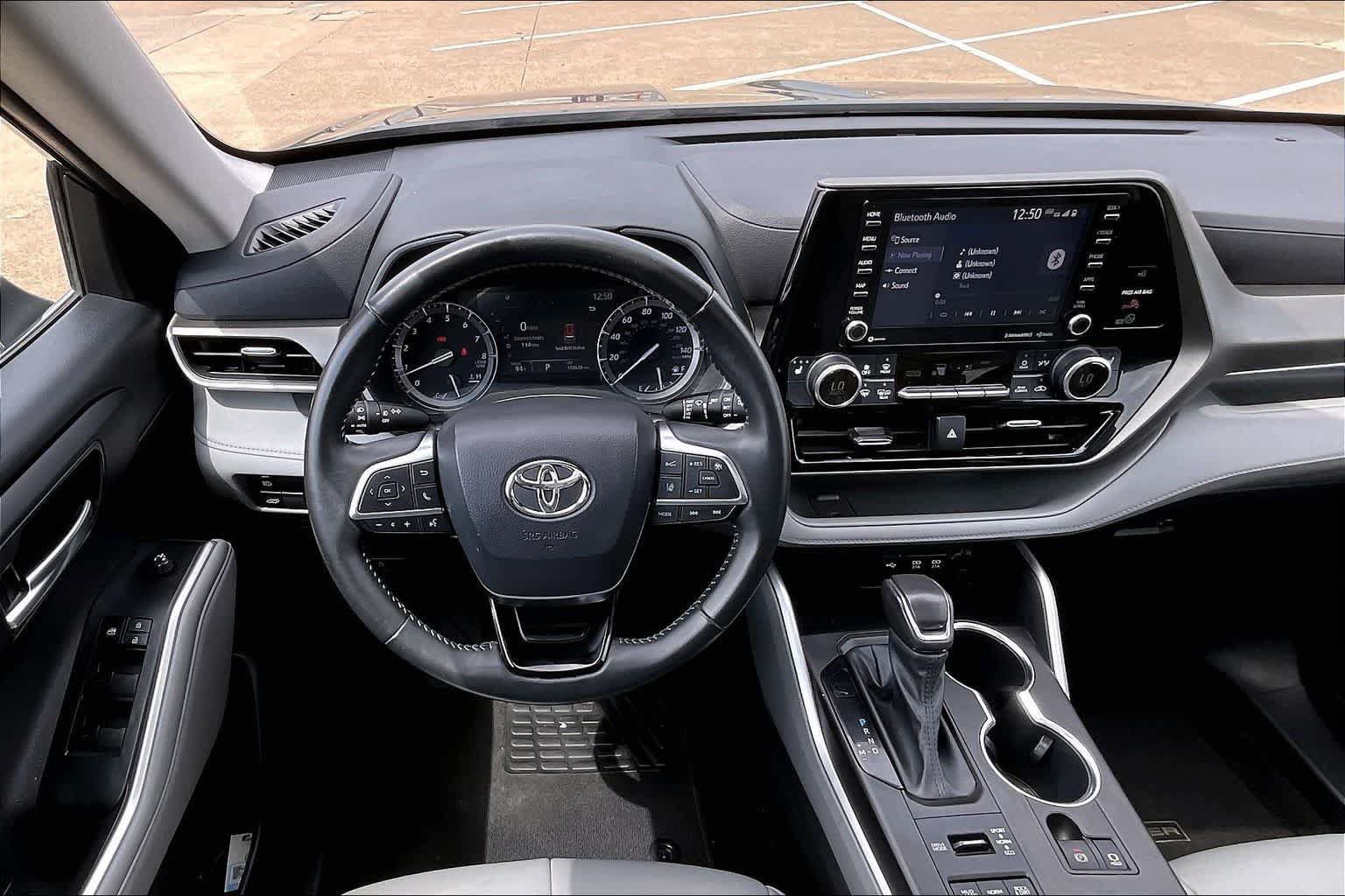 Used 2021 Toyota Highlander XLE AWD/4WD image 13