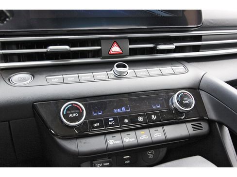 Used 2024 Hyundai Elantra SEL FWD image 28