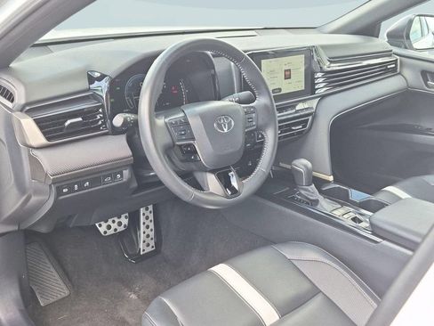 Used 2025 Toyota Camry SE FWD image 13