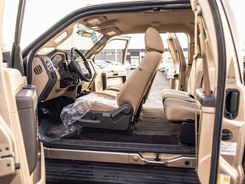 Used 2011 Ford F350 XLT w/ Camper Pkg image 26