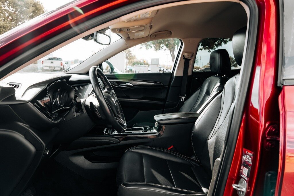Used 2021 Buick Envision Essence w/ Sport Touring Package FWD image 19
