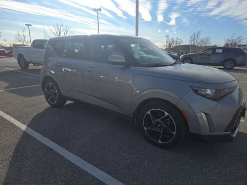 Used 2023 Kia Soul EX image 2