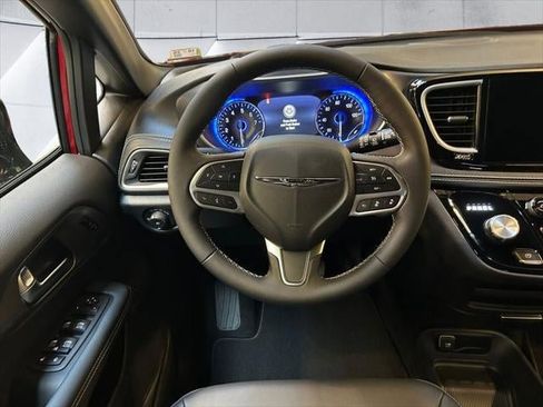 New 2026 Chrysler Pacifica Select image 29