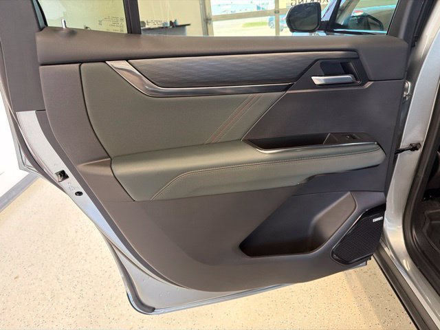 Used 2026 GMC Acadia AT4 w/ LPO, Floor Liner Package AWD/4WD image 47