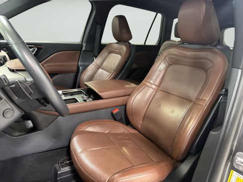 Used 2025 Lincoln Aviator Reserve w/ Jet Appearance Package RWD image 10