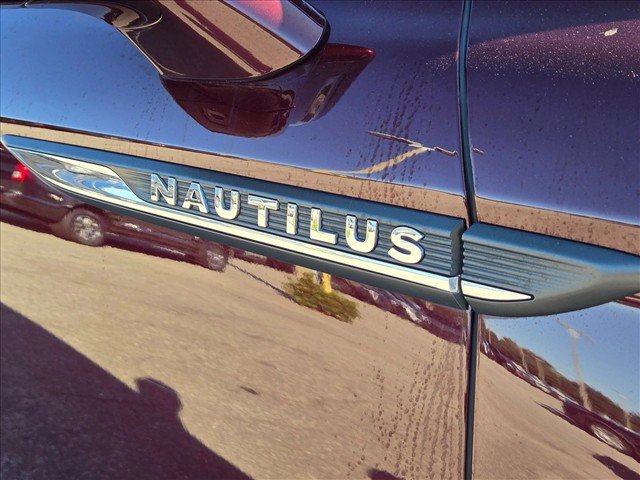 Used 2019 Lincoln Nautilus Select w/ Class II Trailer Tow Package FWD image 9