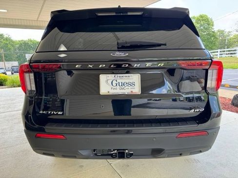 Used 2025 Ford Explorer Active AWD/4WD image 9