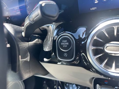 Used 2025 Mercedes-Benz GLA 250 image 21