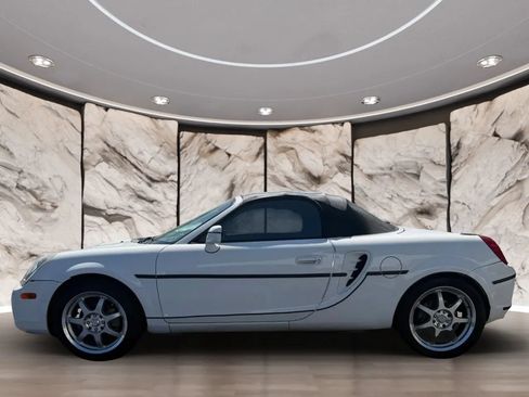 Used 2003 Toyota MR2 RWD image 5