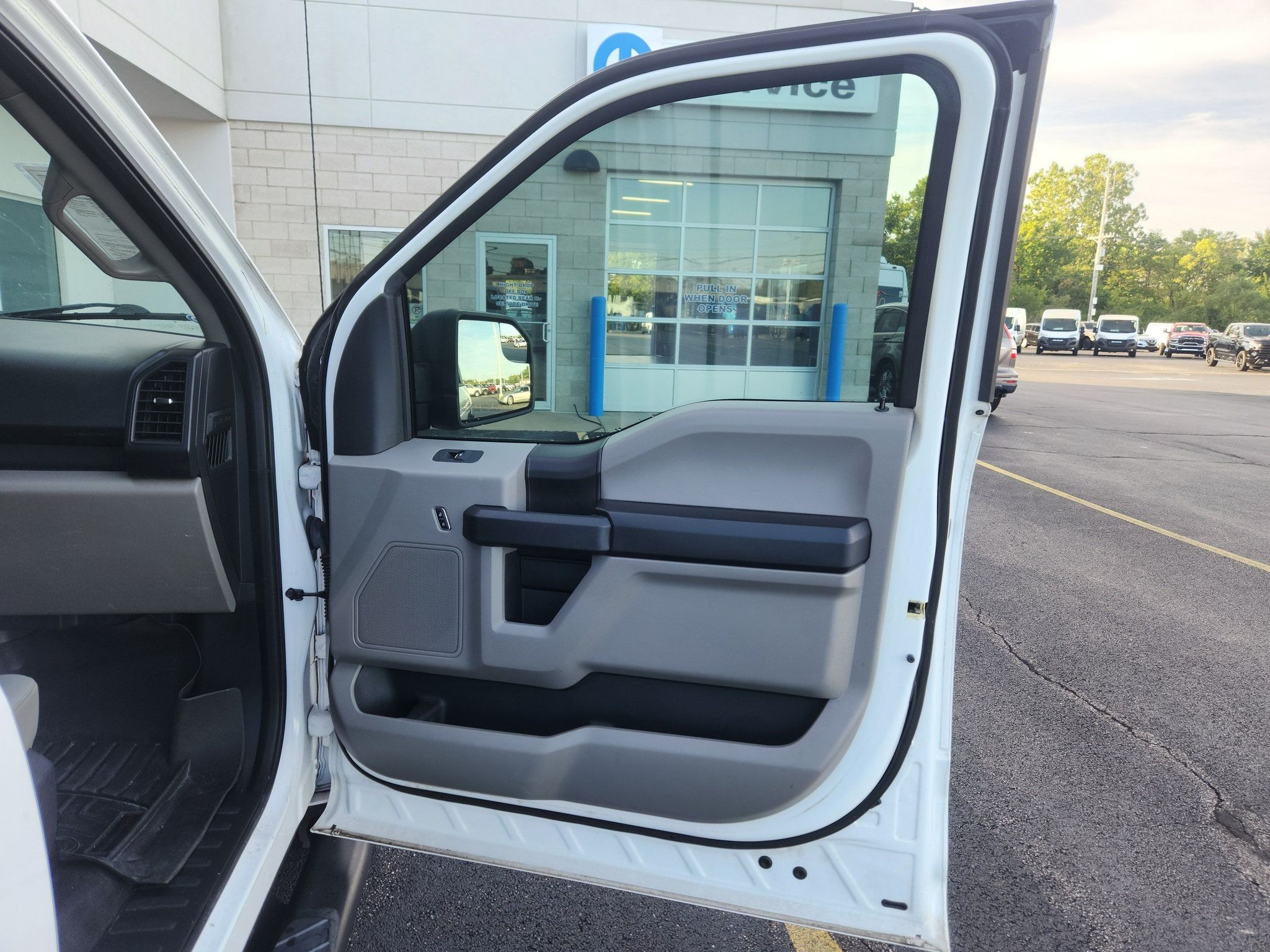 Used 2016 Ford F150 XL w/ Equipment Group 101A Mid RWD image 32