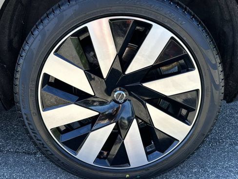 Certified 2025 Volvo XC90 T8 Ultra w/ Protection Package AWD/4WD image 11