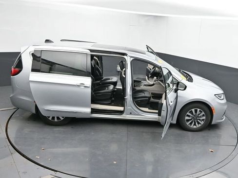 Used 2023 Chrysler Pacifica Limited image 71