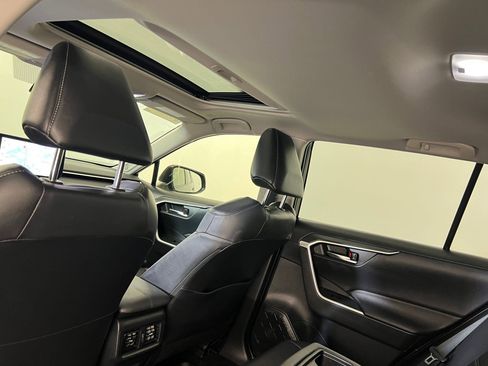 Used 2023 Toyota RAV4 XLE Premium image 32