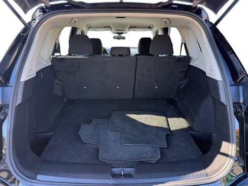 Used 2024 Nissan Rogue S image 17