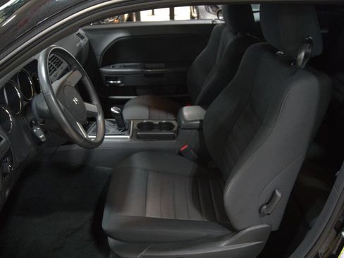Used 2009 Dodge Challenger R/T RWD image 38
