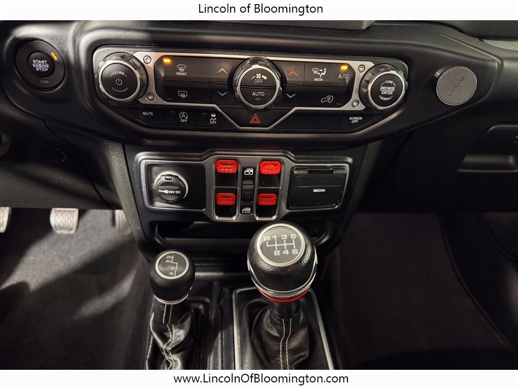 Used 2019 Jeep Wrangler Unlimited Sahara AWD/4WD image 19