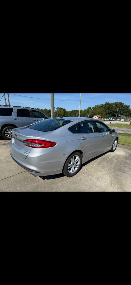 Used 2018 Ford Fusion SE w/ Fusion SE Technology Package FWD image 5