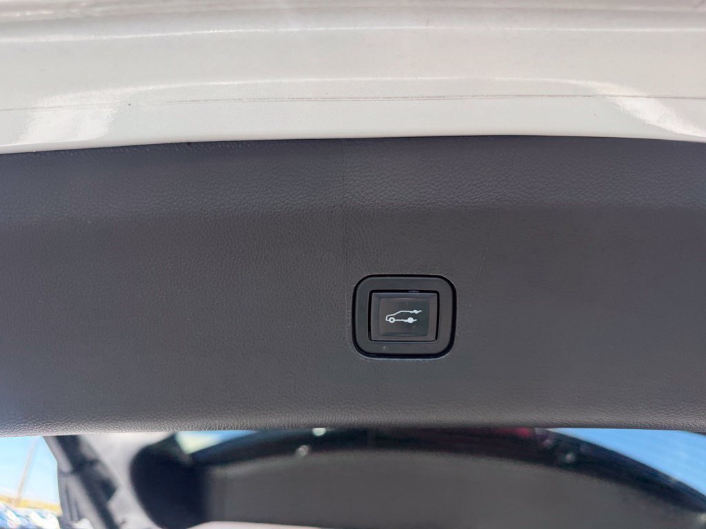 Used 2020 Buick Enclave Avenir w/ Avenir Technology Package AWD/4WD image 17